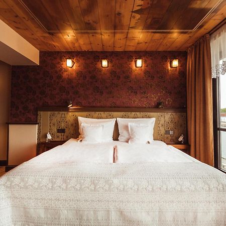 Promenade Hotel Liepaja Bagian luar foto A bedroom at the hotel