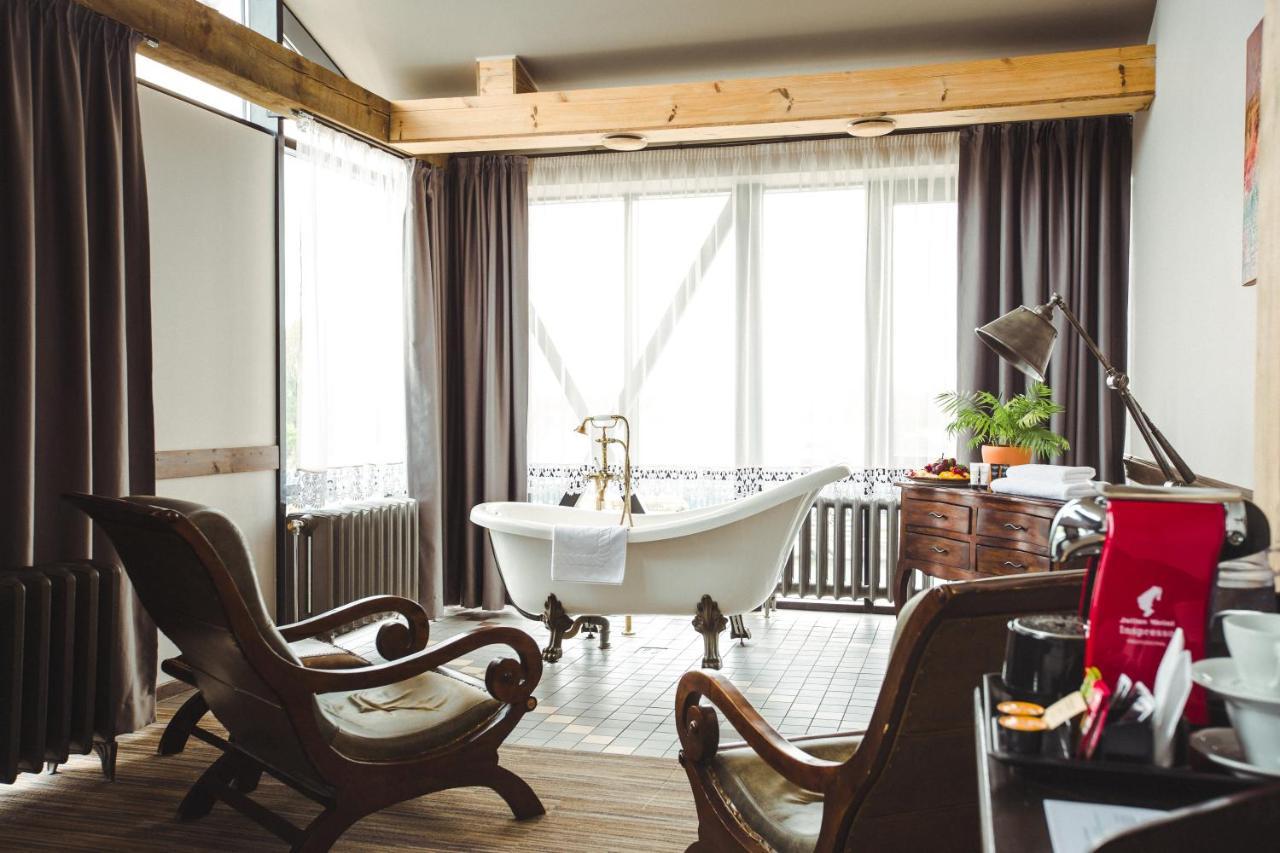 Promenade Hotel Liepaja Bagian luar foto A suite at the Hotel de la Poste