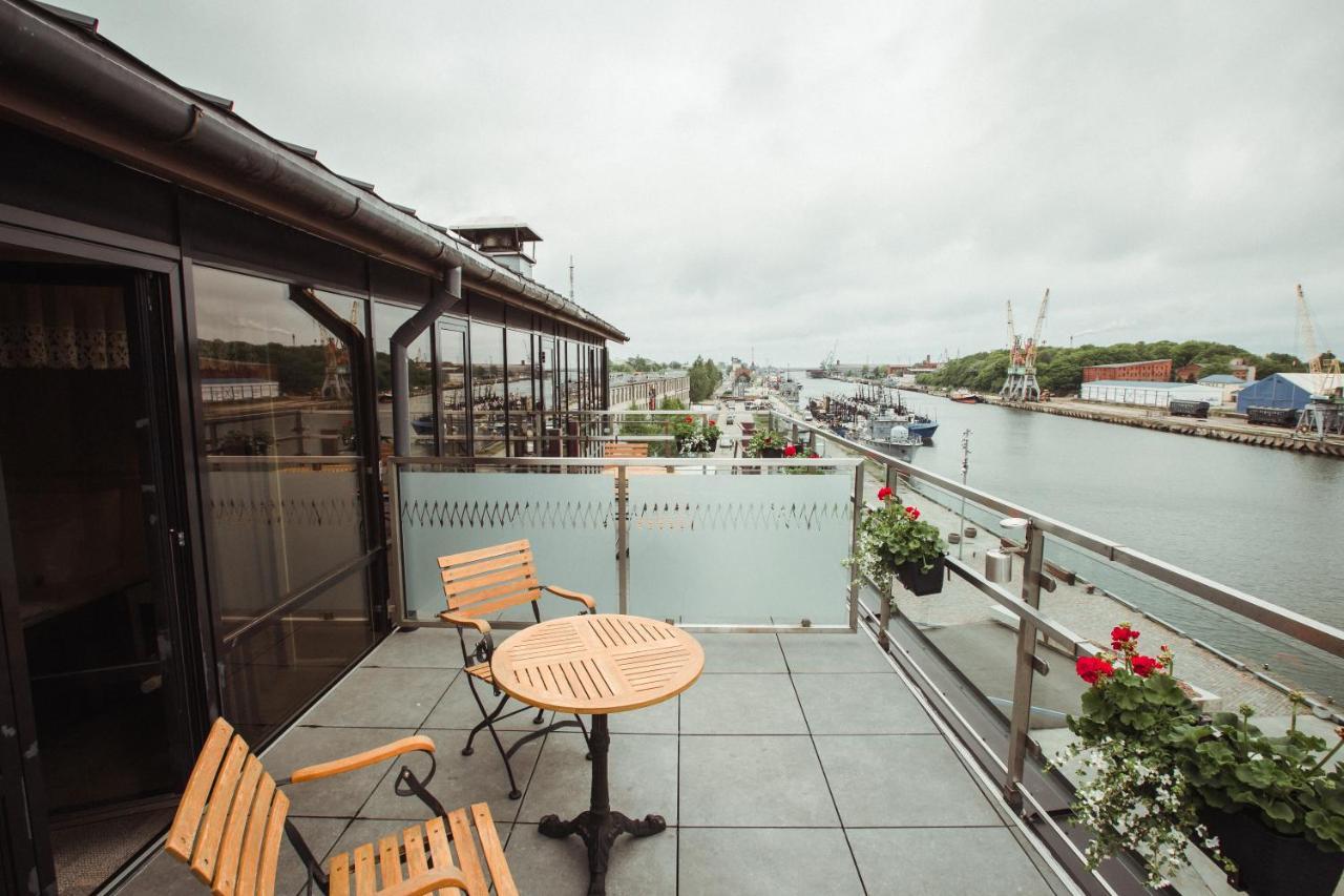 Promenade Hotel Liepaja Bagian luar foto The balcony of the hotel