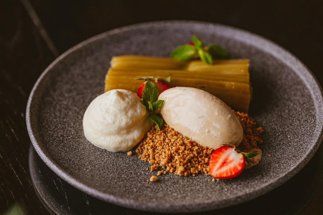 Promenade Hotel Liepaja Bagian luar foto A dessert