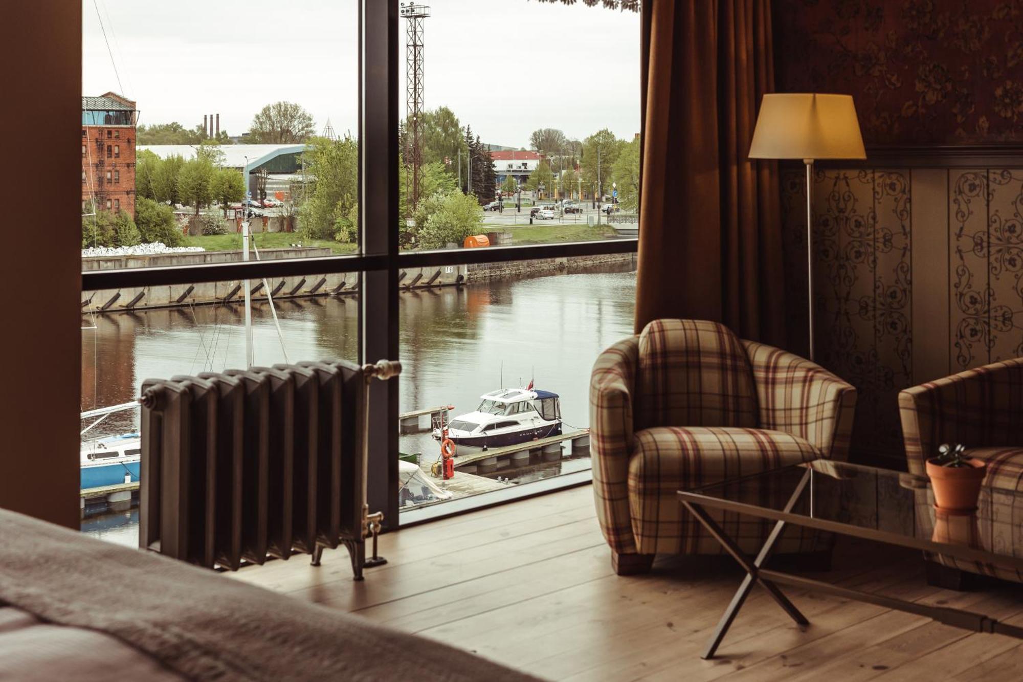 Promenade Hotel Liepaja Bagian luar foto A room at the River Lee Hotel
