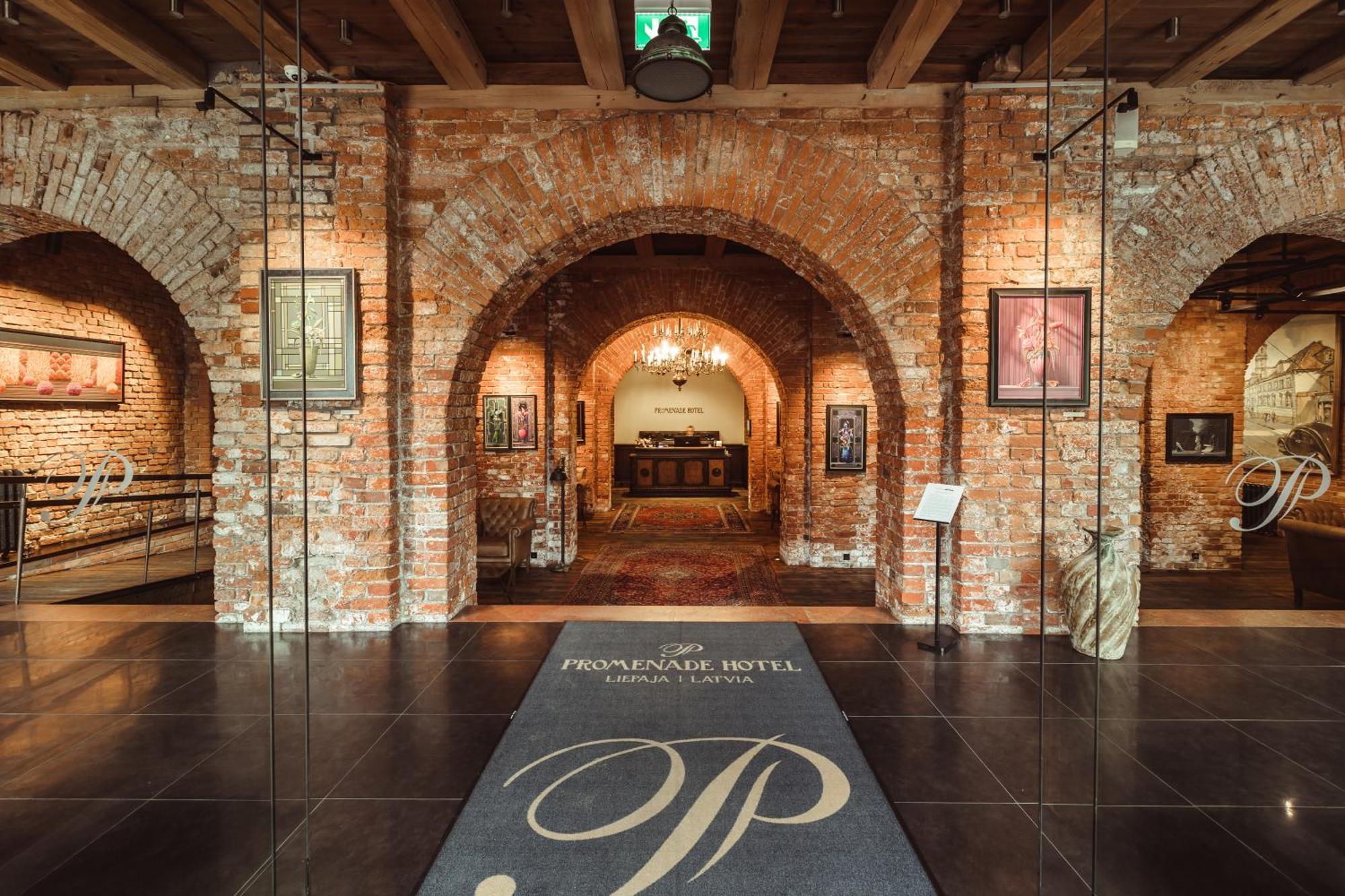 Promenade Hotel Liepaja Bagian luar foto The hotel's lobby