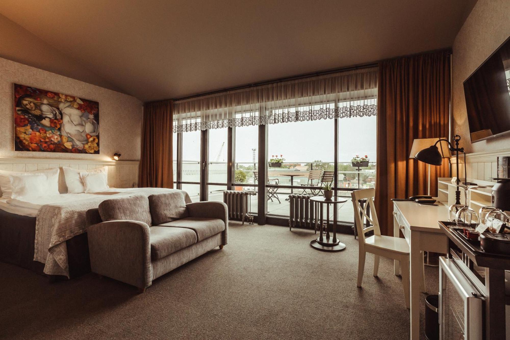 Promenade Hotel Liepaja Ruang foto A room at the hotel