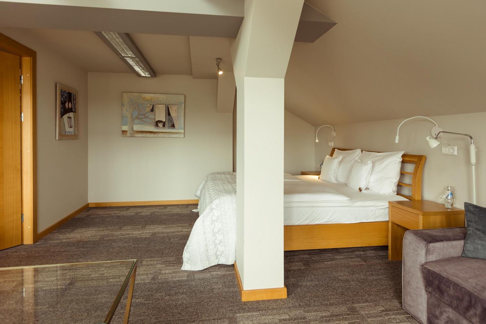 Promenade Hotel Liepaja Bagian luar foto A room at the hotel